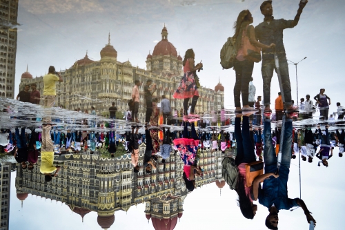 TAJ MIRROR...A VIRTUAL REALITY