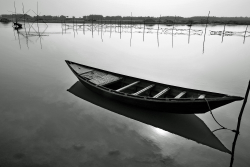 LONELY BOAT